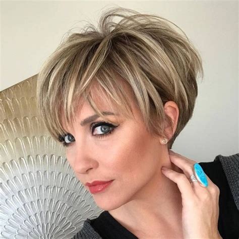 Doda kobiecie elegancji i stylu. Pin on fryzury