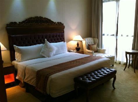 Rooms feature air conditioning, flat screen tv with satellite. The Royal chulan swimming pool - Picture of The Royale ...