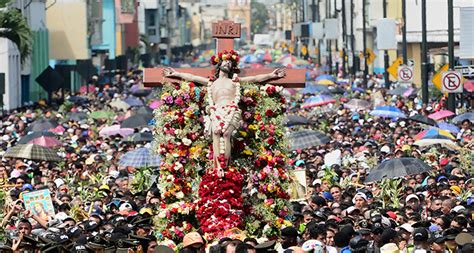 The holy week is highlighted with lengthy processions and acts of penance. Semana Santa en Guayaquil - Guía Guayaquil