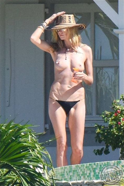 Naked Heidi Klum In Beach Babes