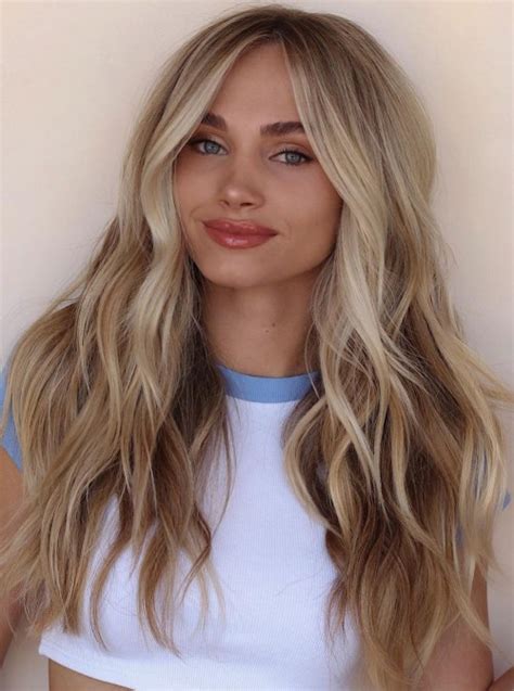 50 Classy Long Blonde Hairstyles For 2024