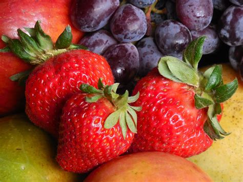 50 % bagian buah berwarna merah, 4: 72 Gambar Apel Strawberry Terbaik - Gambar Pixabay