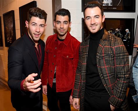 Последние твиты от jonas brothers (@jonasbrothers). The Jonas Brothers Reveal They're Splitting Up for Christmas This Year