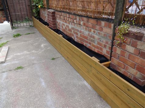 Garden borders and raised beds are easy to place even in the roomiest of yards along property borders and fence lines that serve as a great backdrop to small backyard garden ideas. Kezzabeth.co.uk | UK Home Renovation, Interiors and DIY Blog