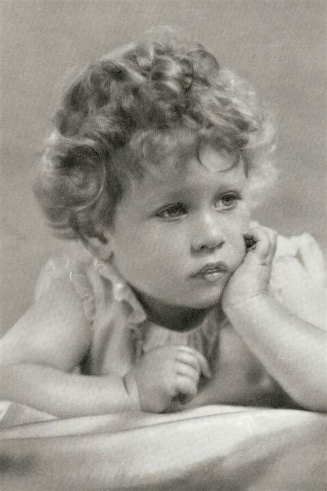 Er starb an diesem er war das jüngste kind von prinzessin alice von battenberg und prinz andreas von griechenland, der die mutter litt unter psychologischen problemen. Pin von Goldstein auf Königin Elizabeth und Prinz Philip ...