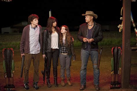 Foto De Abigail Breslin Bienvenidos A Zombieland Foto Abigail Breslin Emma Stone Jesse