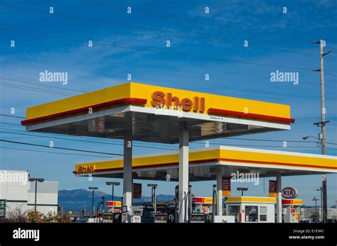 Shell Signage Hi Res Stock Photography And Images Alamy