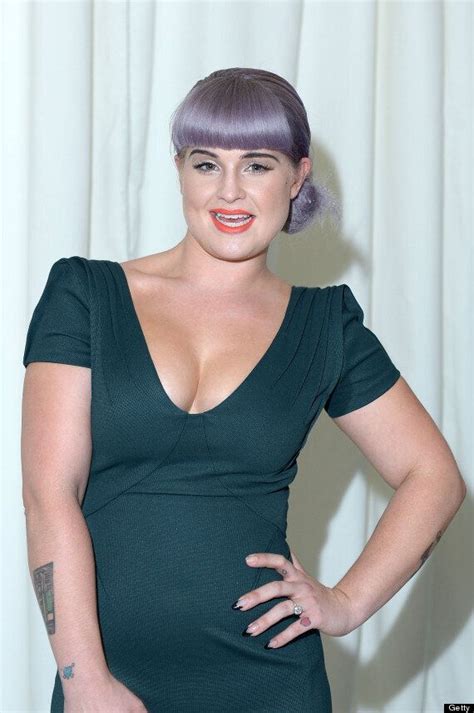 Kelly Osbourne Pregnant Star Sparks Speculation With Swollen Stomach