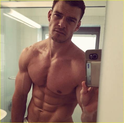 Alan Ritchson To Star In Jack Reacher Tv Series As Title Role Photo Alan Ritchson