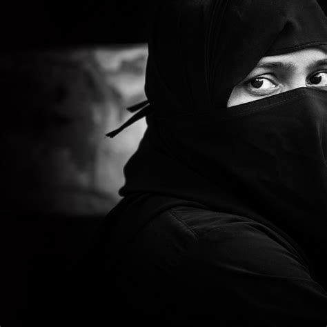 Host Arab Niqab Girl Gets Pic Telegraph