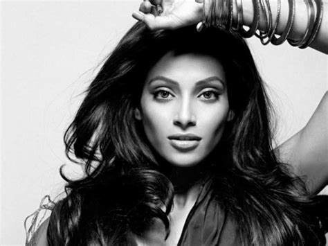 Jay Sean Bipasha Basu In Jay Seans Music Video Is The Hottest Thing