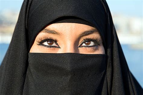 Sexy Burka Photos Et Images Libres De Droits Istock