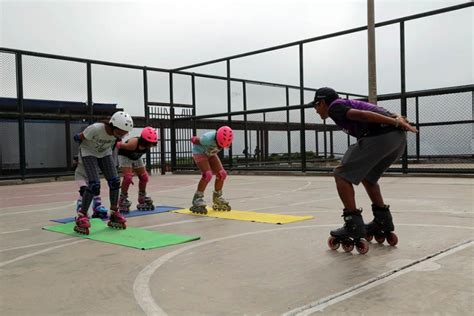 Niños Y Adolescentes Asisten A Clases De Patinaje En Divertivacas 2020