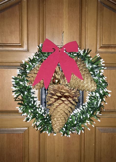 DIY pinecone wreath | Diy pinecone, Christmas wreaths ...