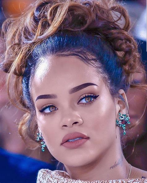 I Mean Those Eyebrows Rihanna Makeup Rihanna Hairstyles Rihanna Looks