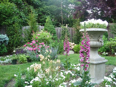 Learn the elements of enchanting english gardens, and discover ways to translate that style to your yard. English garden wallpaper, wallpaper - Best 2 Travel Wallpaper