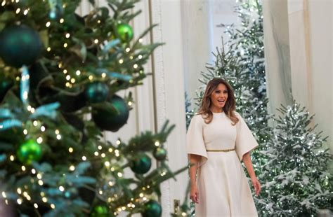 Photos Melania Trump Goes With Classic Traditional Christmas Decor