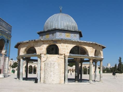 قباب المسجد الأقصى الـ13