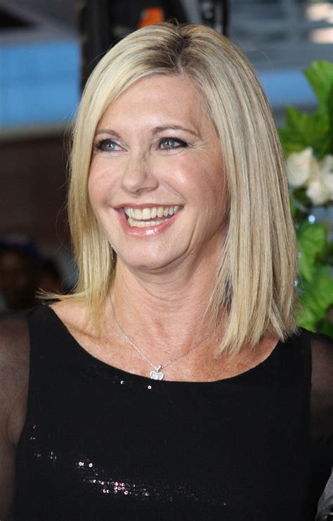 Singer, songwriter, actress, philanthropist and cancer thriver. Olivia Newton-John - Wikipédia