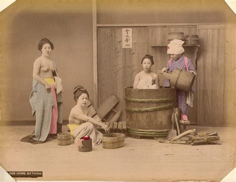 Datei Kusakabe Kimbei B1098 Home Bathing Wikipedia