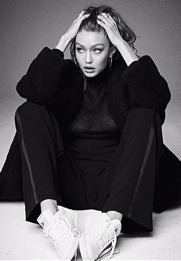Gigi Vogue Korea 2017 Unpublished And Unretouched Outfit Jeans Model