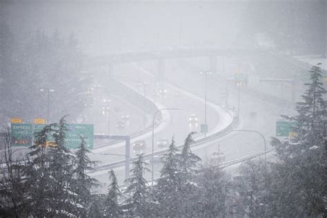 Updates From Seattles Snowy Monday Rain Coming As Warm Air Moves