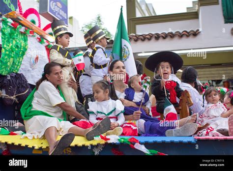 El Día De La Independencia De México 16 De Septiembre Desfile De