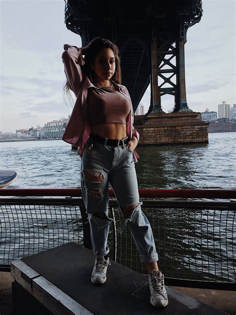 Baddie Nyc 90s Looks Street Style Brooklyn Bridge Redhead Pink Model