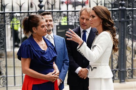 Kate Middleton Marks National Portrait Gallery Reopening Bbc News