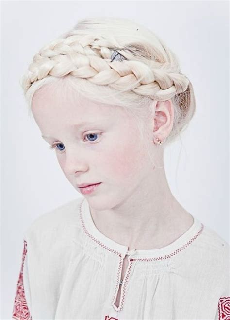 White Blonde Hair Scandinavian Or Finnish Beautiful People Modelo Albino Portraiture