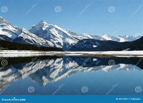 Spring Mountain Lake Stock Image Image Of Kananaskis 4511051