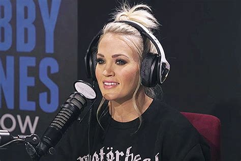 Carrie Underwood Posts Close Up Photo Of Her Face — Can You See Her Lip Scar Carrie Underwood