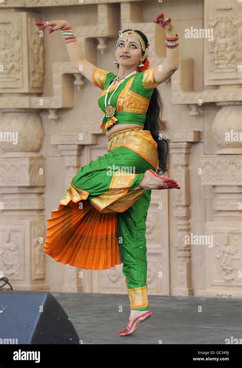 Full Length Bharatanatyam Classical Dancer Hi Res Stock Photography And