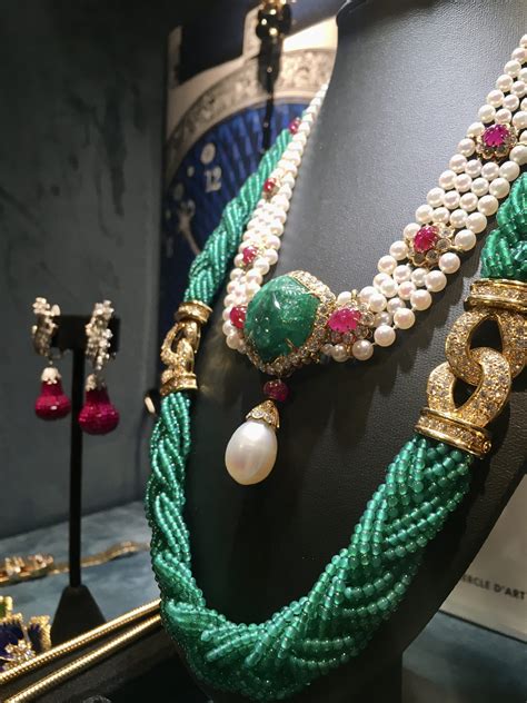 Van Cleef Carved Emerald Pearls And Ruby Necklace Eleuteri