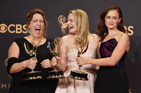 exclusive handmaid s tale cast talk emmy win elisabeth moss getting bleeped that was the