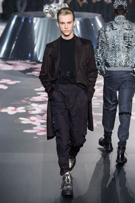 Dior Men Pre Fall 2019 Fashion Show Fashion Show Men Mens Street Style Mens Fashion Suits Casual