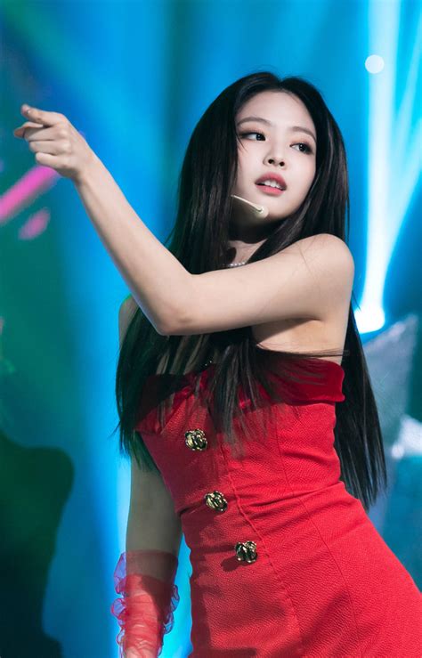 Top Most Iconic Outfits Of Blackpink Jennie During Solo Promotion Starbiz Net