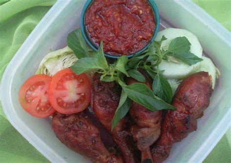 Maybe you would like to learn more about one of these? Resep Ayam Bacem Goreng oleh Enni Faizah - Cookpad