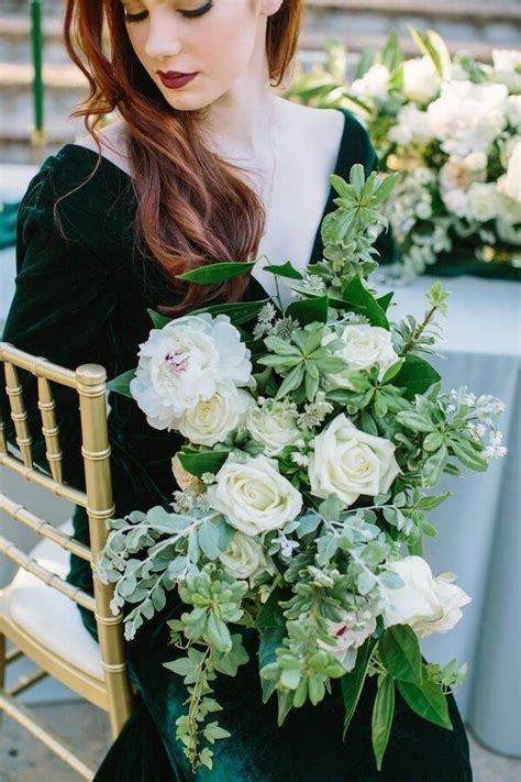 Pin By Duyen On ⭐ Winter A Romantic Wedding Emerald Green