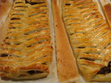 EMPANADA DE MORCILLA, CEBOLLA Y MANZANA
