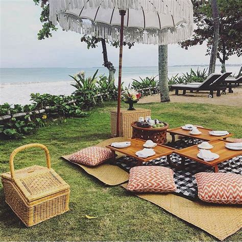 Resort Bali Dengan Piknik Pinggir Pantai Serunya Bersantap Ditemani