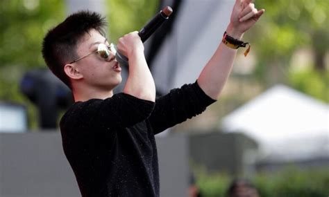 Rapper Indonesia Rich Chigga Kembali Merilis Karya Mutakhir Di Glow