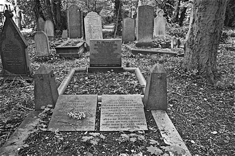 General Cemetery Hull Monochrome The Hull General Cemetery Flickr