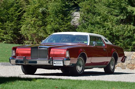 Collectible Classic Lincoln Continental Mark Iv