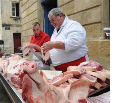 Tue Cochon Une Tradition Paysanne En Plein Centre Ville Challenges