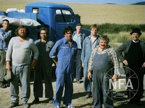 Vesničko má středisková je československá filmová komedie natočená režisérem jiřím menzelem v roce 1985 podle scénáře zdeňka svěráka. Vesničko má středisková (1985) - Filmový přehled