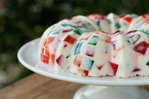 An intricate stained glass window inspired the design of this handsome pan. Broken Glass Jello Bundt - I Like Big Bundts 2011 | www ...