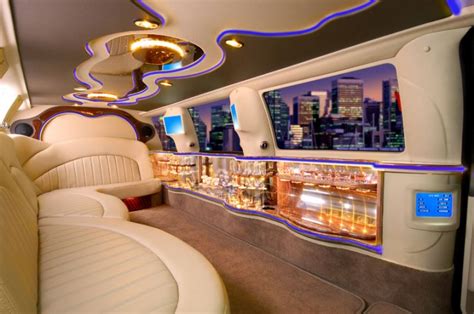 You know that a luxury car will cocoon you in plush suede, buttery leather, exotic wood trim and an opera house quality sound system. Luxury Limousine Interior Designs