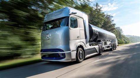 Totalenergies Y Daimler Truck Se Al An Para Impulsar Camiones A
