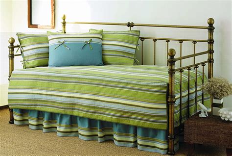 Now you can use your daybed as a guest bed, and they can rest in comfort beneath the luxurious bedding you added to. Green Bedding Sets - WebNuggetz.com | WebNuggetz.com